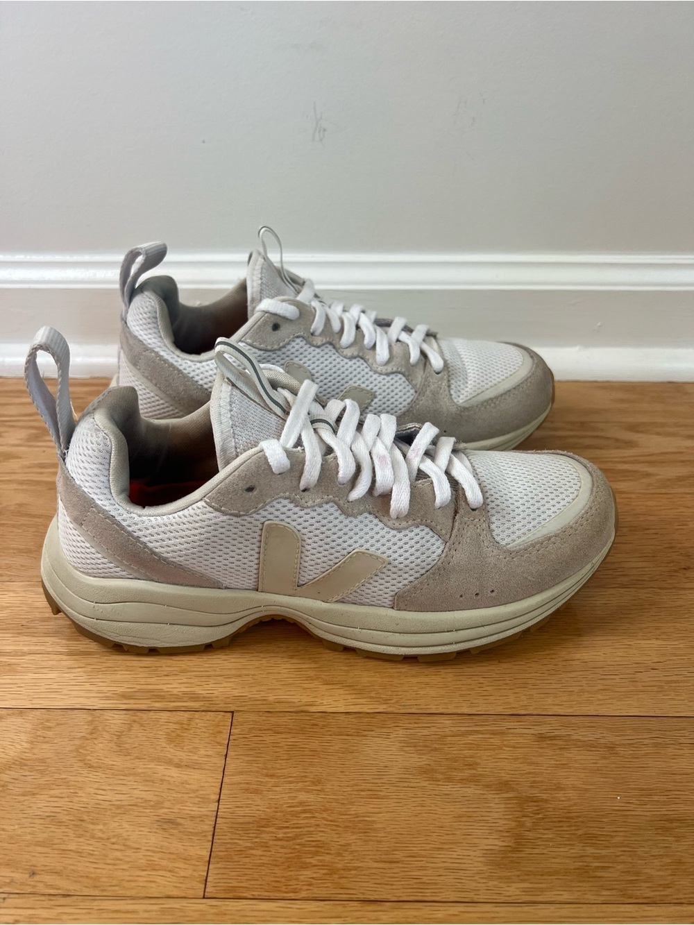Veja Venturi Alveomesh Sneakers in White/Pierre Natural - Picture 2 of 9